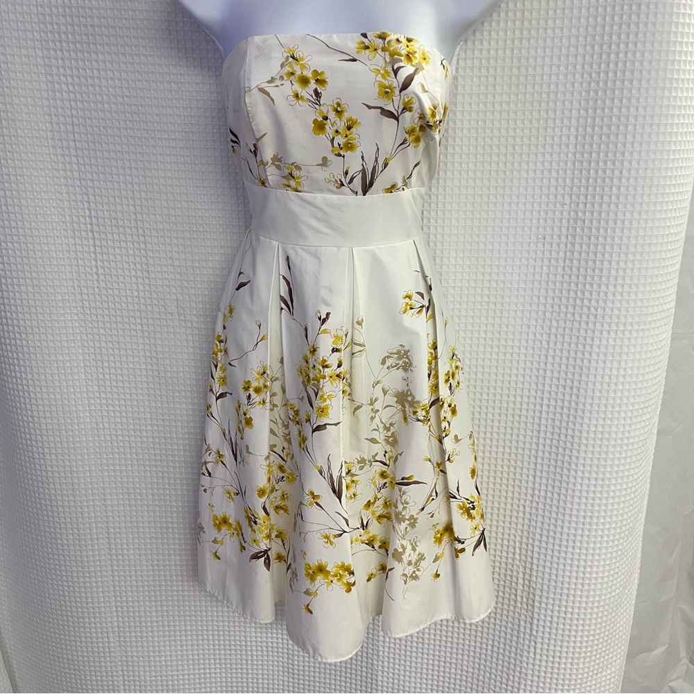 A.P.N.Y ladies strapless, white floral patterned dress size 8